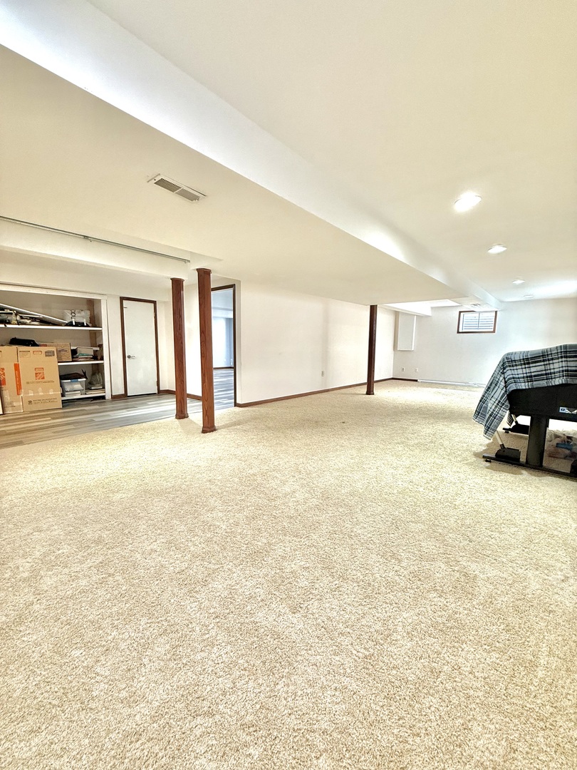 9024 Witham Lane, Woodridge, IL 60517