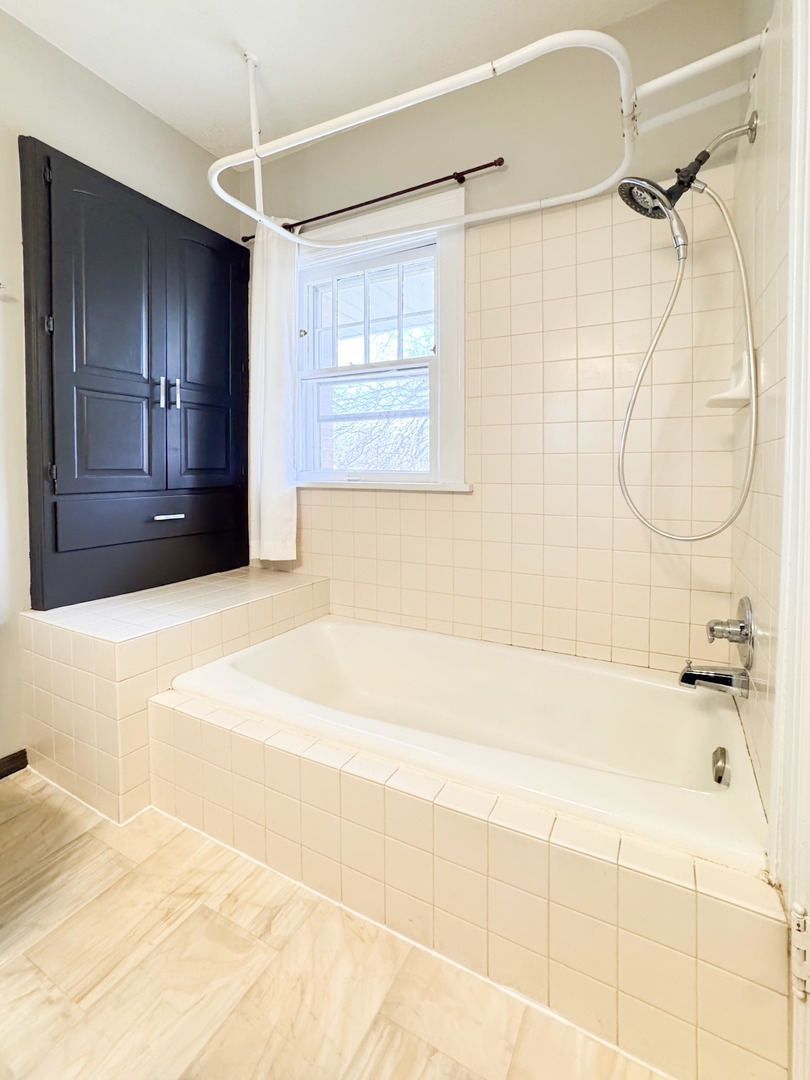 1415 N Clinton Boulevard, Bloomington, IL 61701