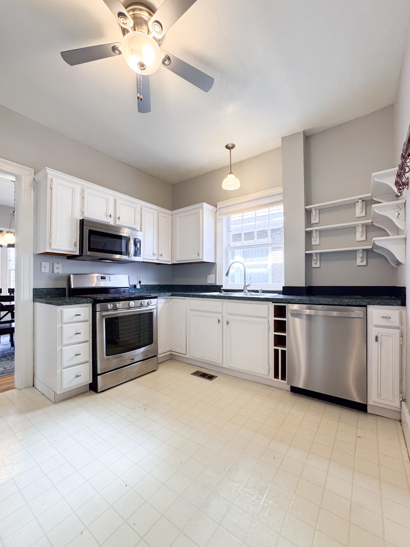 1415 N Clinton Boulevard, Bloomington, IL 61701