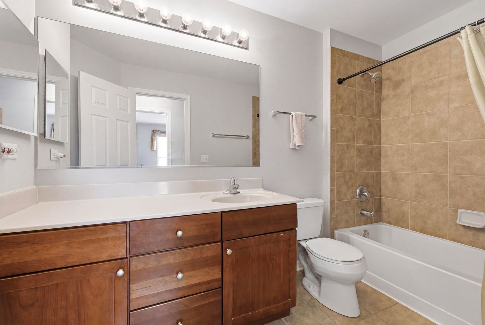 2915 Kelly Drive, Elgin, IL 60124