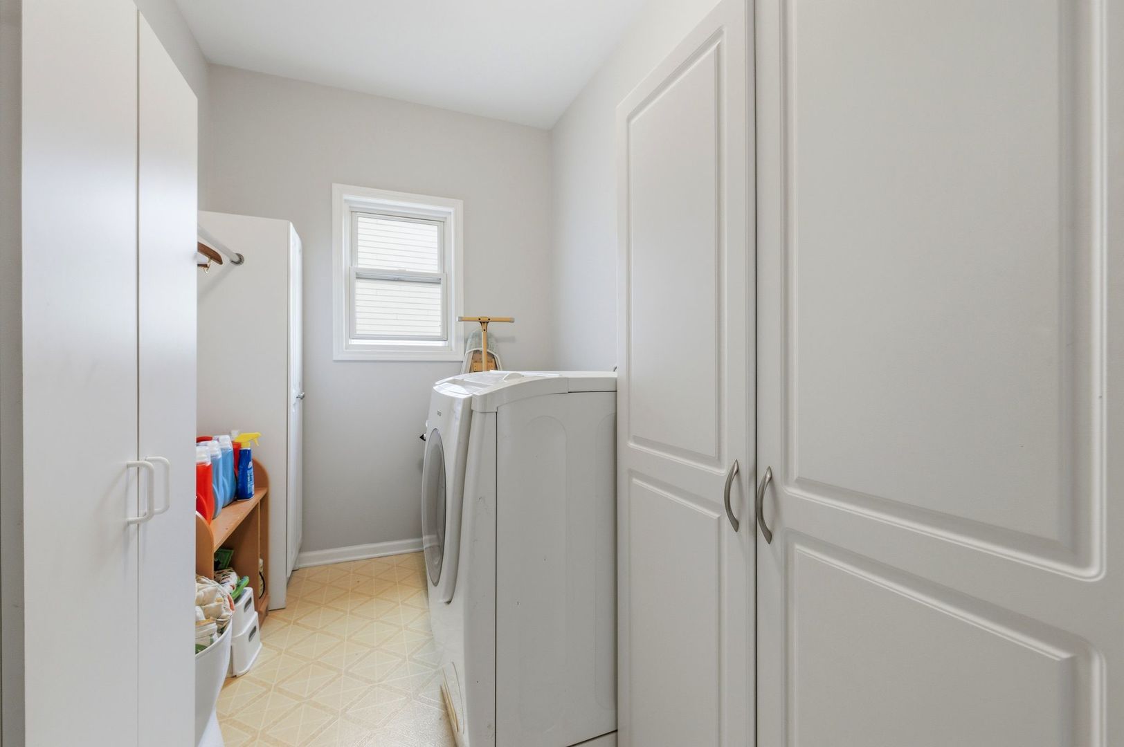 2915 Kelly Drive, Elgin, IL 60124