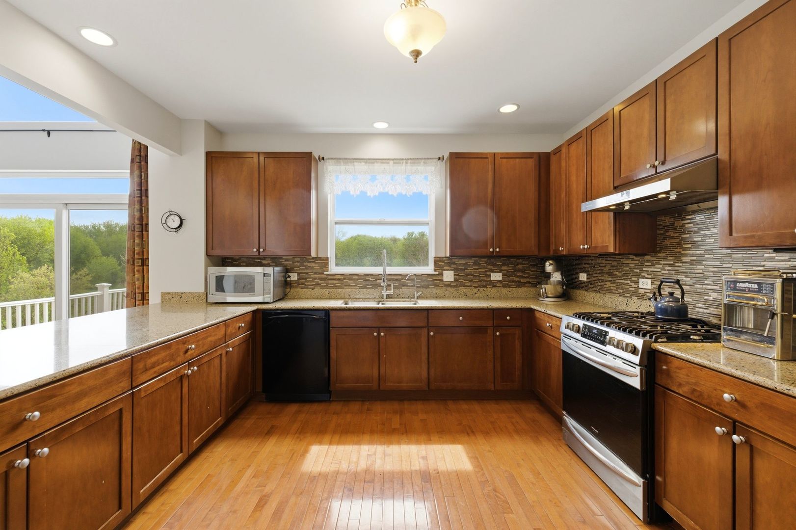 2915 Kelly Drive, Elgin, IL 60124