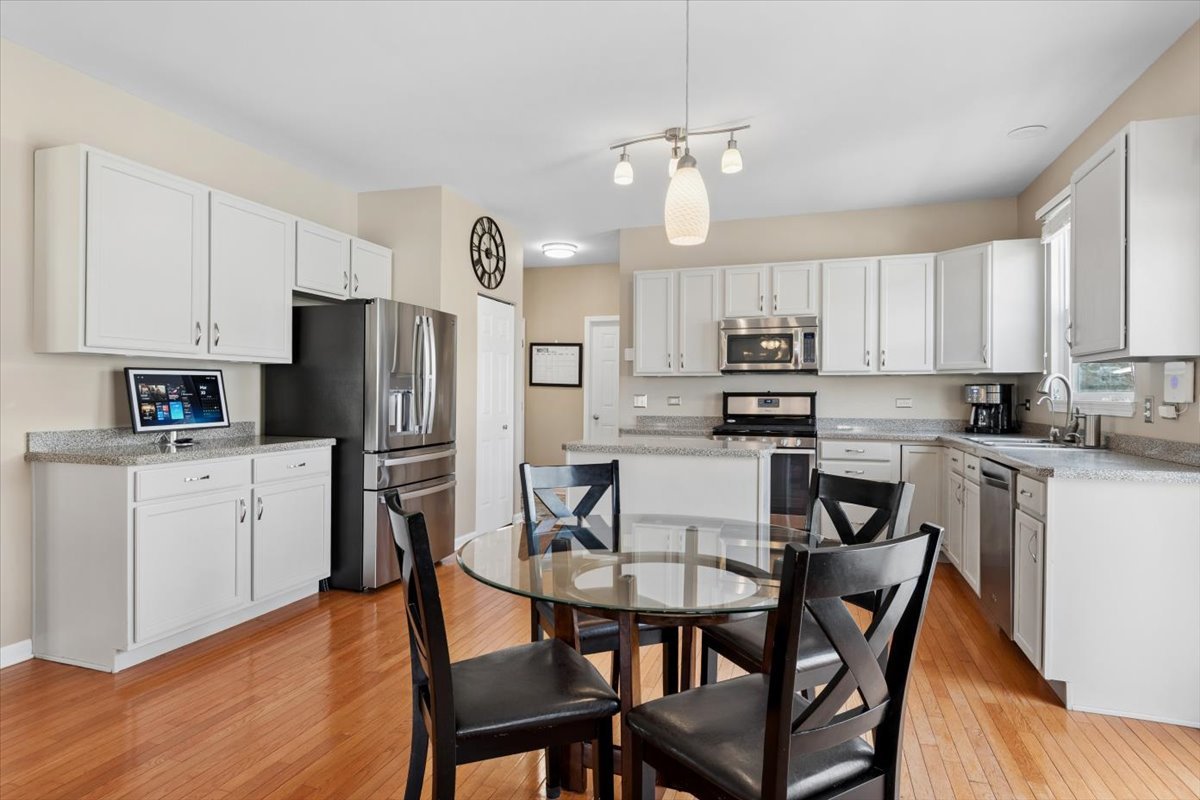 724 N Misty Ridge Drive, Romeoville, IL 60446