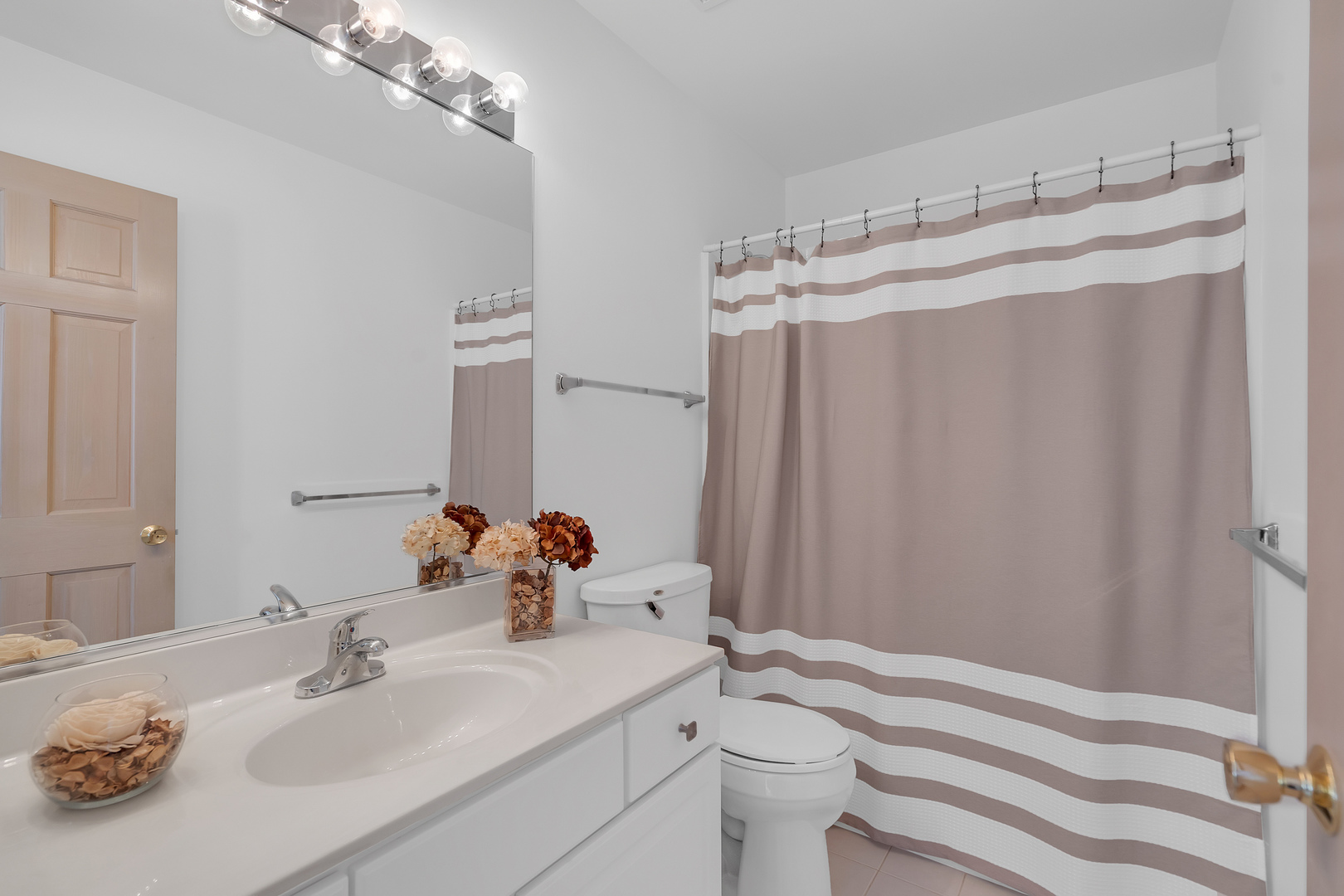 377 Locksley Drive, Streamwood, IL 60107