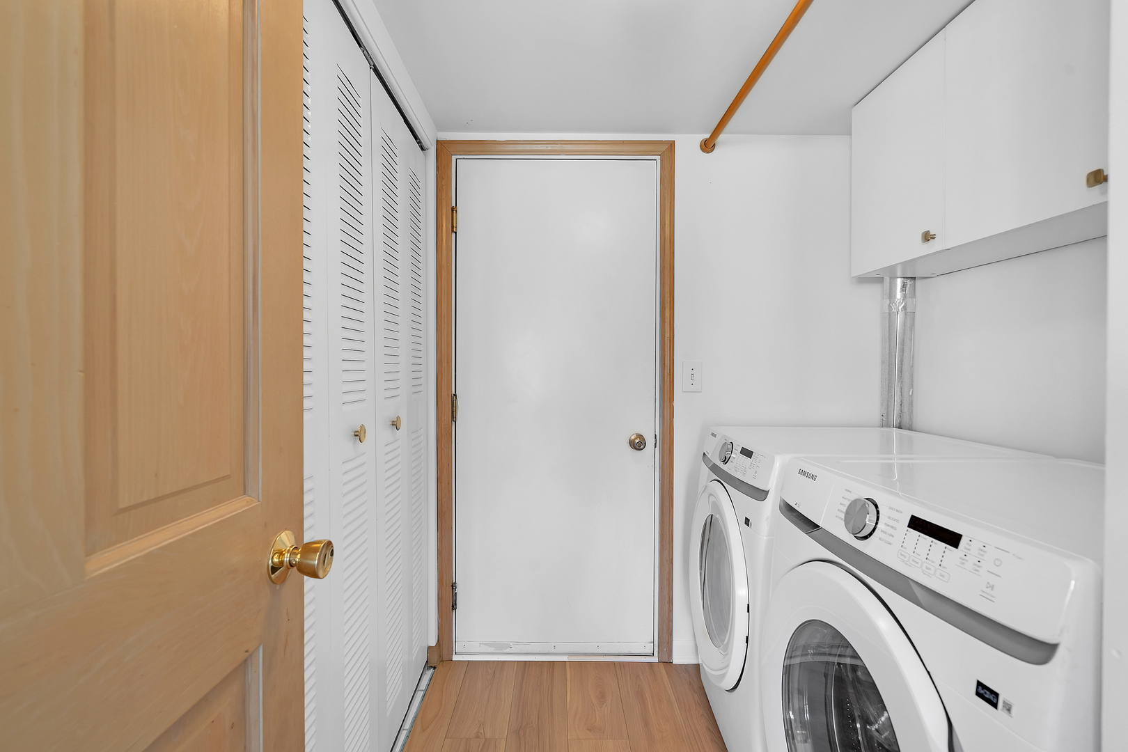 377 Locksley Drive, Streamwood, IL 60107