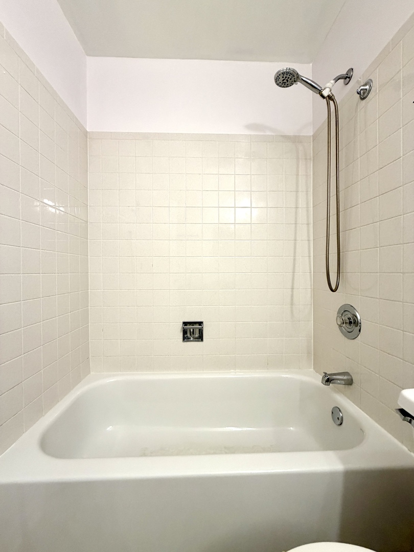 665 Lakewood Farms Drive, Bolingbrook, IL 60490