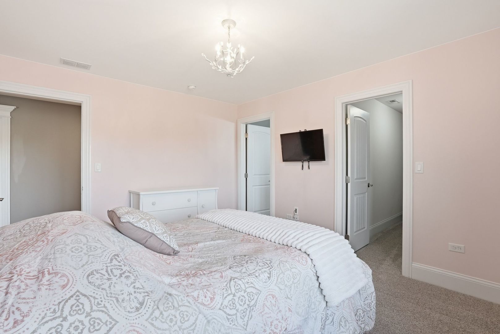 8743 Stone Creek Boulevard, Frankfort, IL 60423