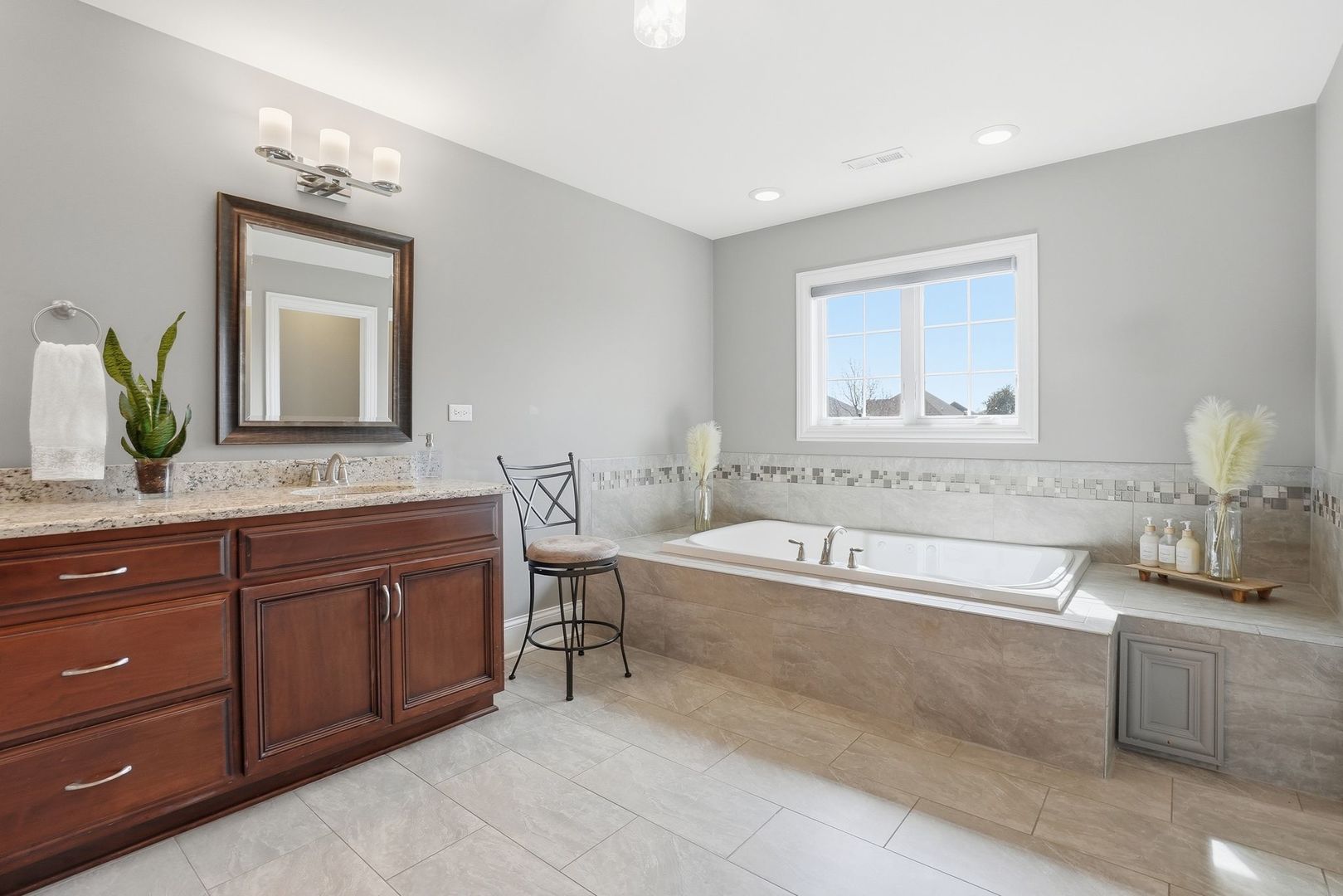 8743 Stone Creek Boulevard, Frankfort, IL 60423