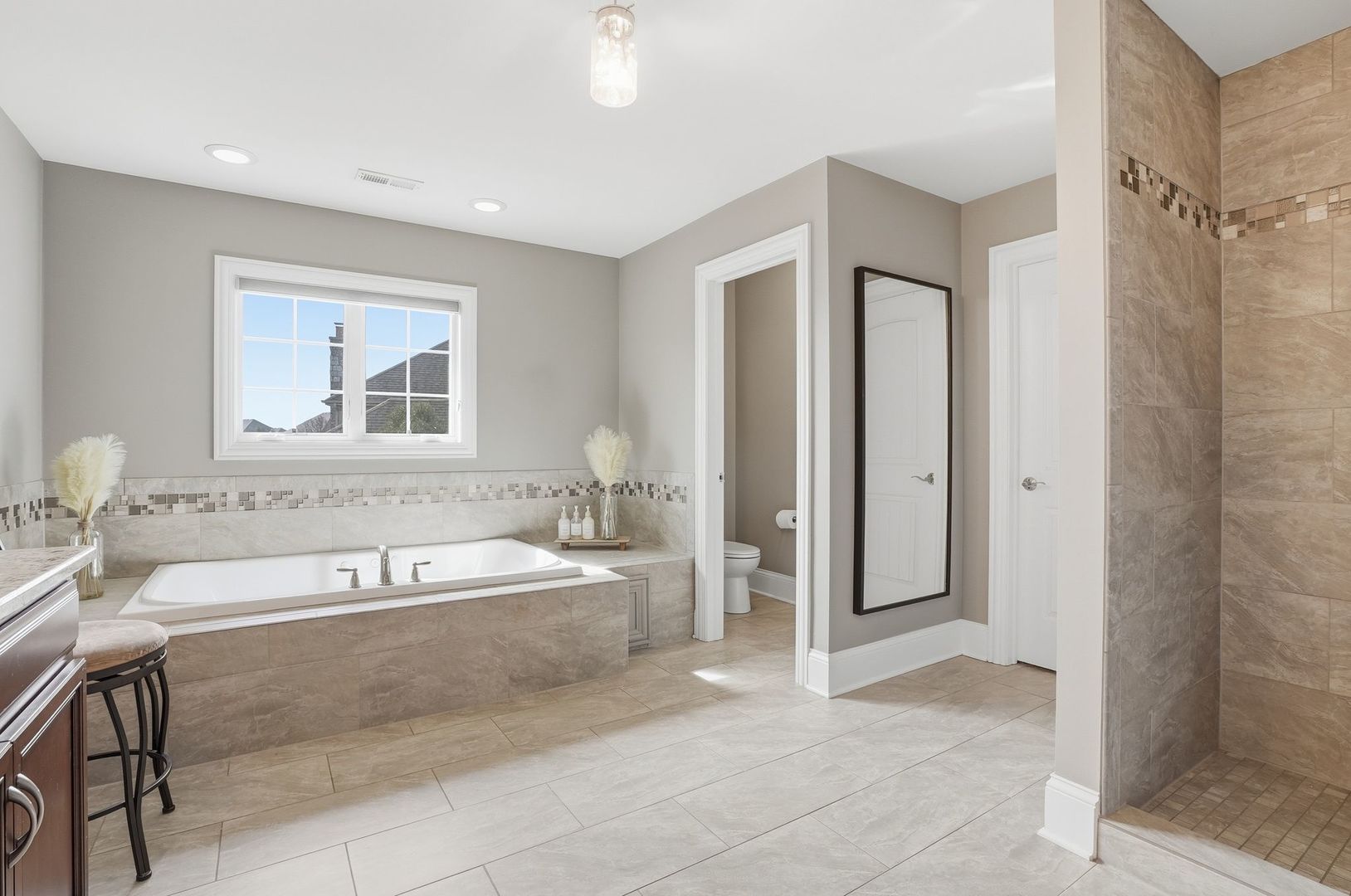 8743 Stone Creek Boulevard, Frankfort, IL 60423