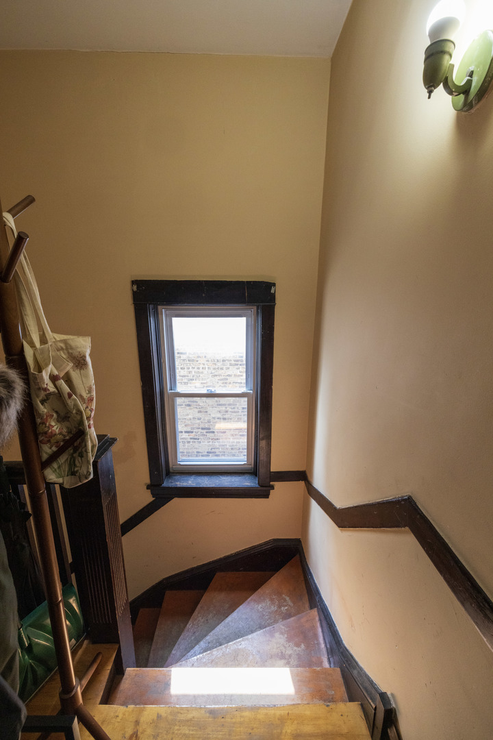 2648 N Francisco Avenue, Chicago, IL 60647