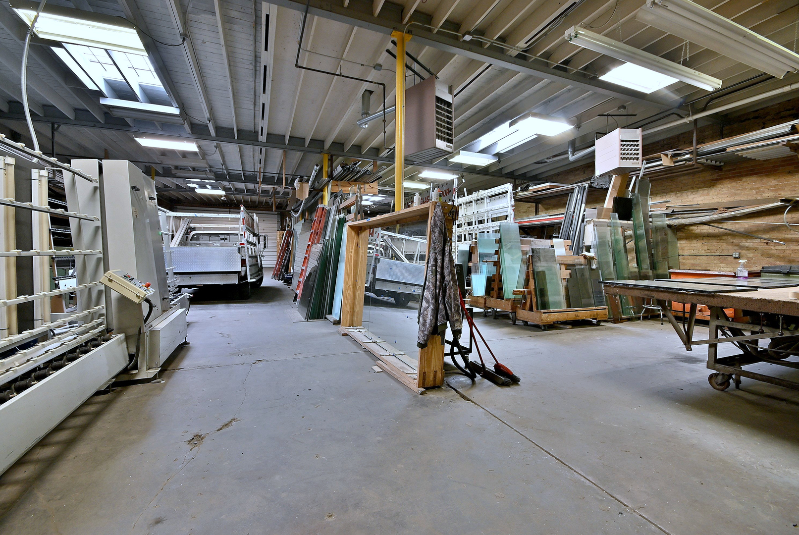 4128 W Belmont Avenue, Chicago, IL 60641