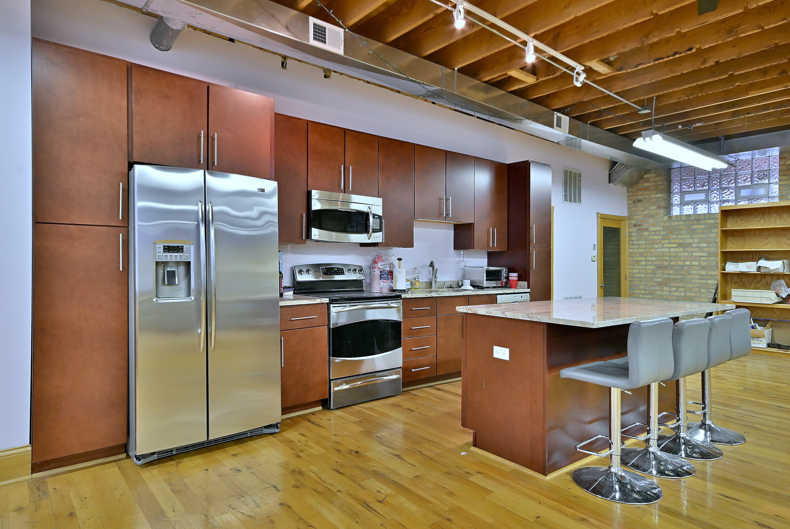 4128 W Belmont Avenue, Chicago, IL 60641