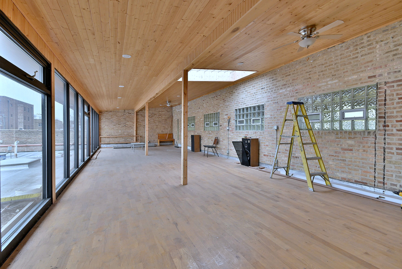 4128 W Belmont Avenue, Chicago, IL 60641