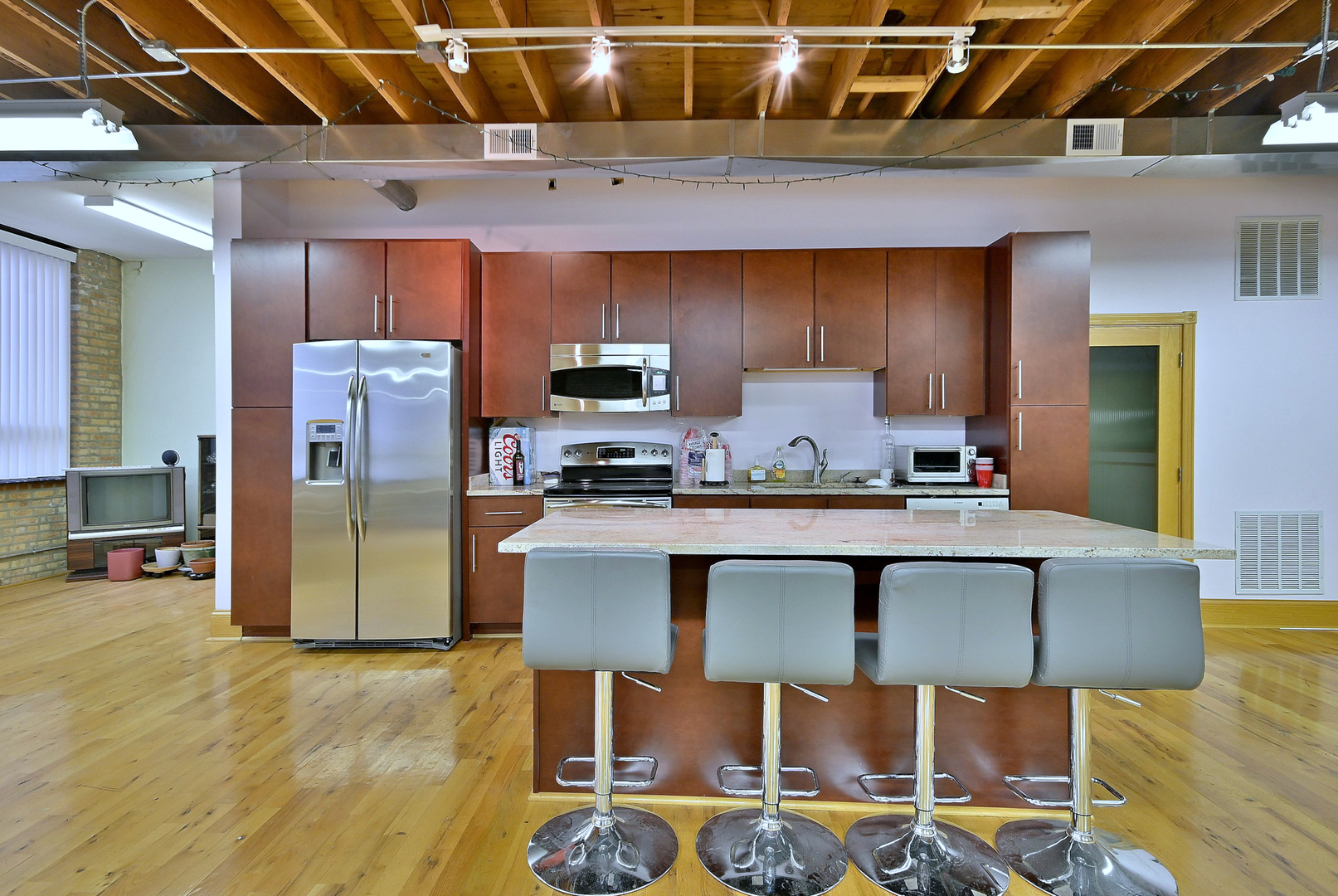 4128 W Belmont Avenue, Chicago, IL 60641