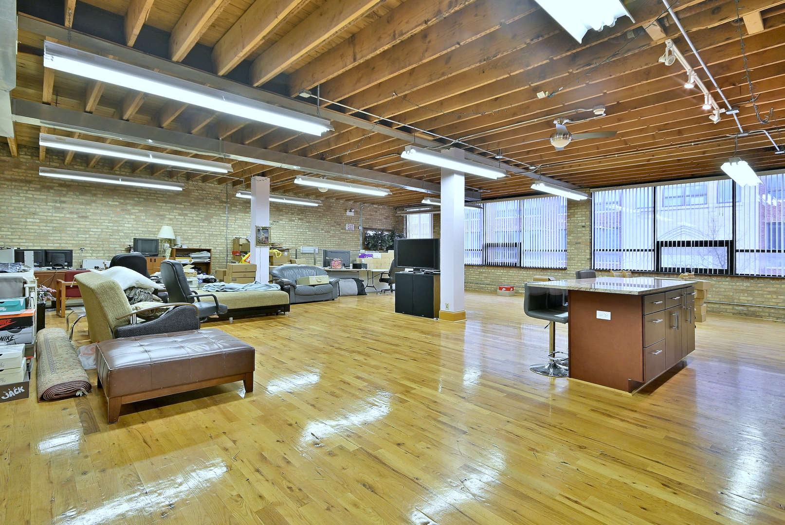 4128 W Belmont Avenue, Chicago, IL 60641