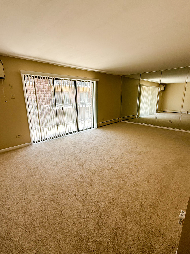 9520 Mayfield Avenue #212, Oak Lawn, IL 60453