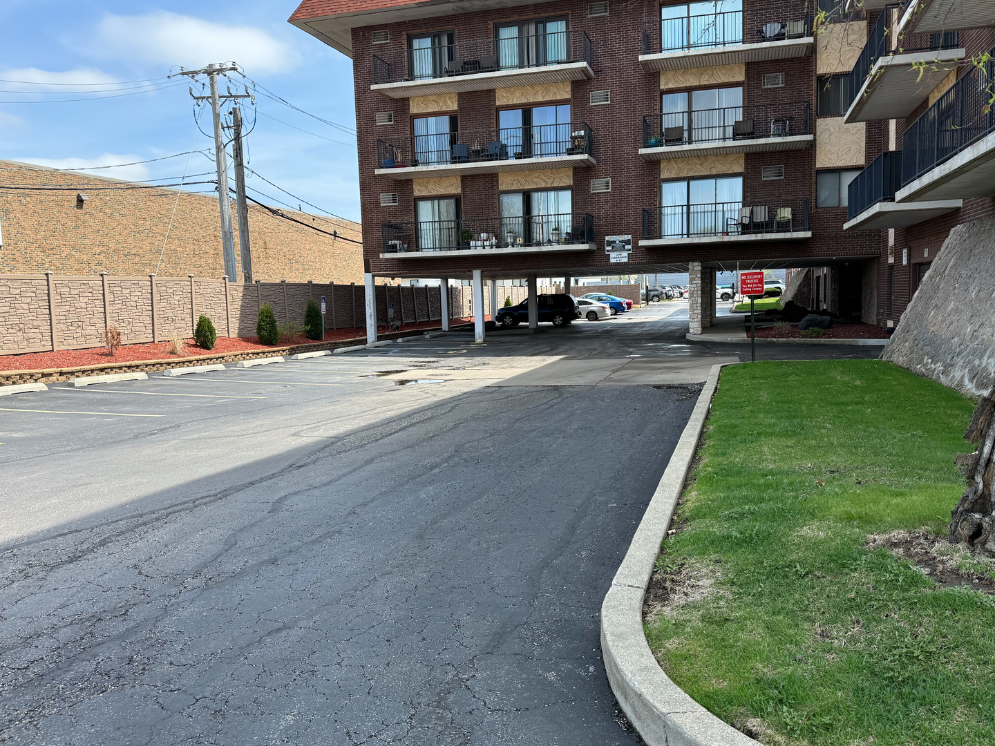 9520 Mayfield Avenue #212, Oak Lawn, IL 60453