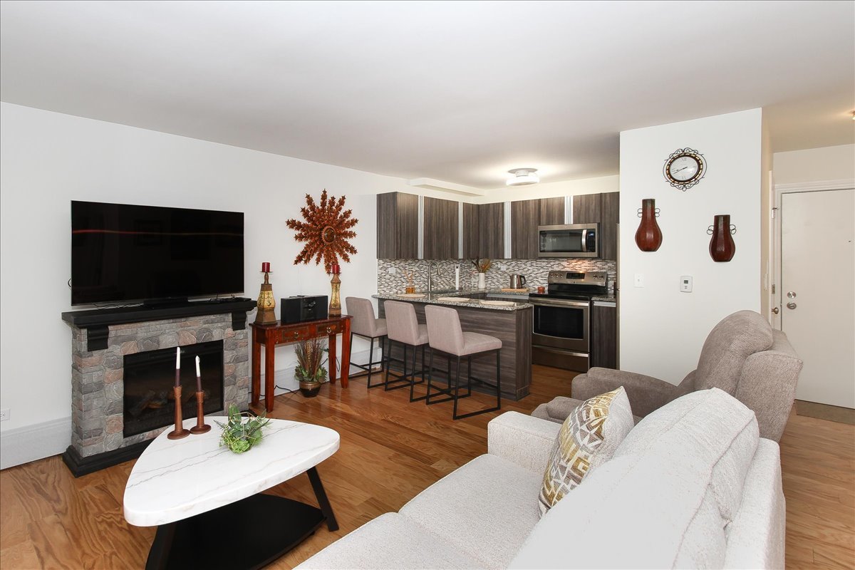 1813 Hemlock Place #109, Schaumburg, IL 60173