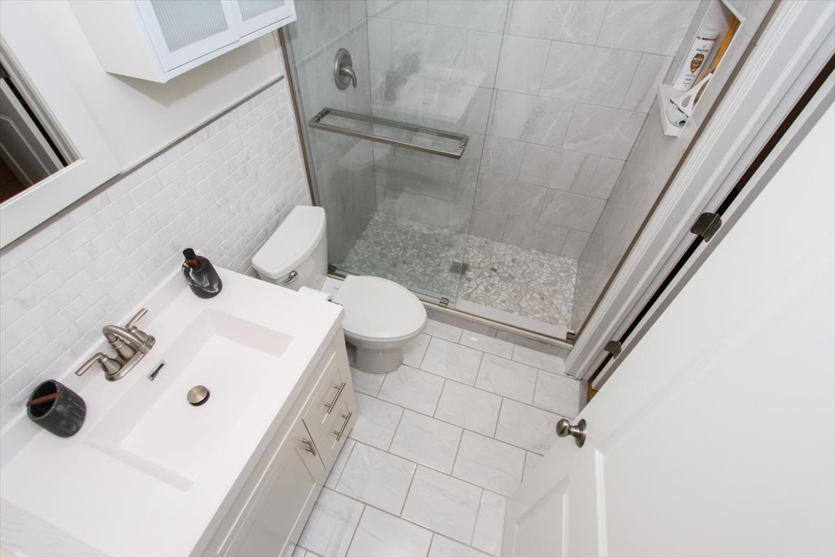 1813 Hemlock Place #109, Schaumburg, IL 60173