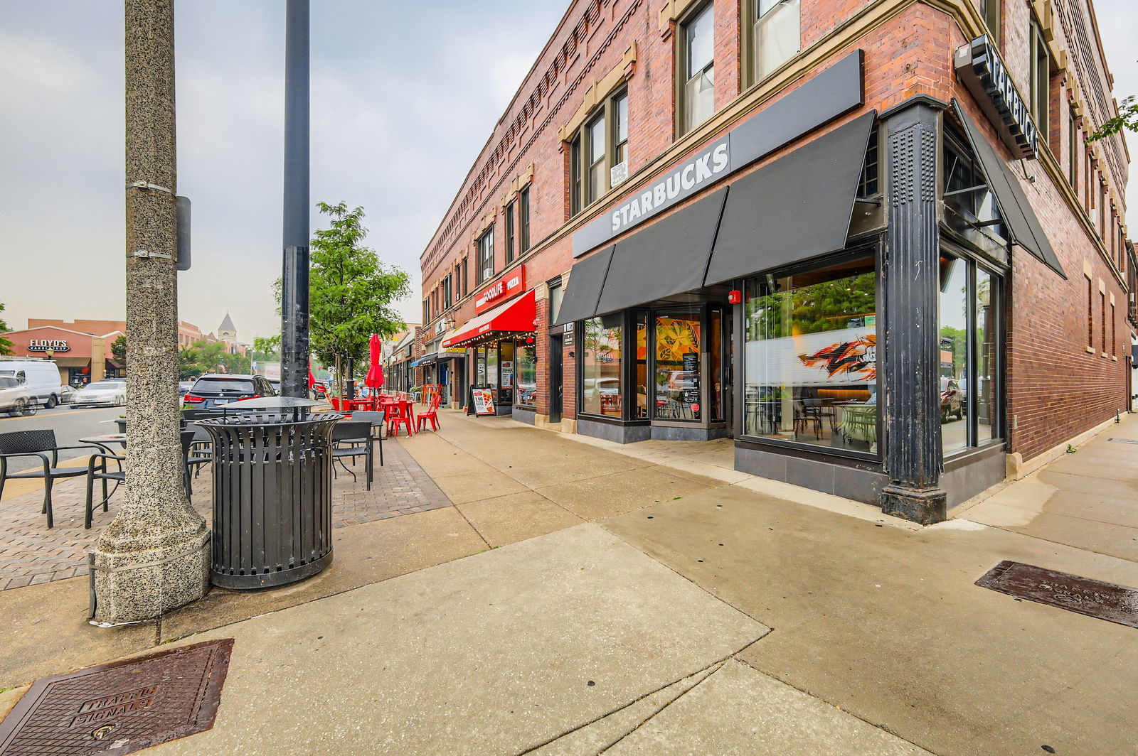 28 S 6th Avenue #1D, La Grange, IL 60525