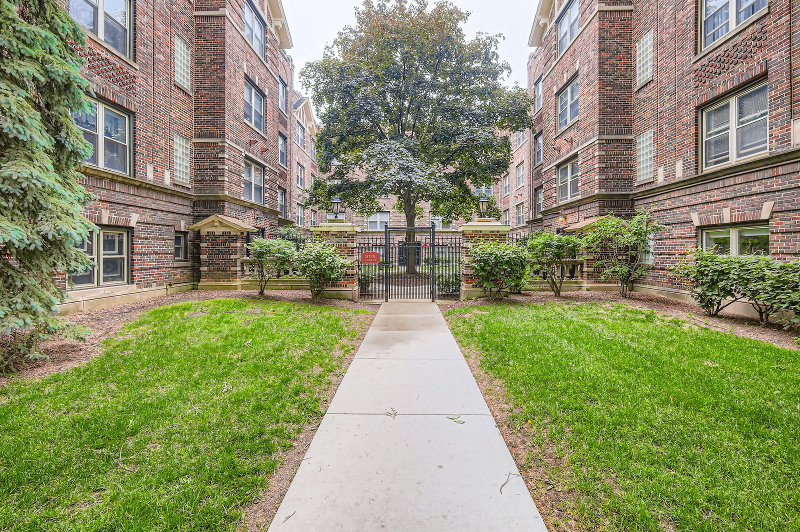 28 S 6th Avenue #1D, La Grange, IL 60525