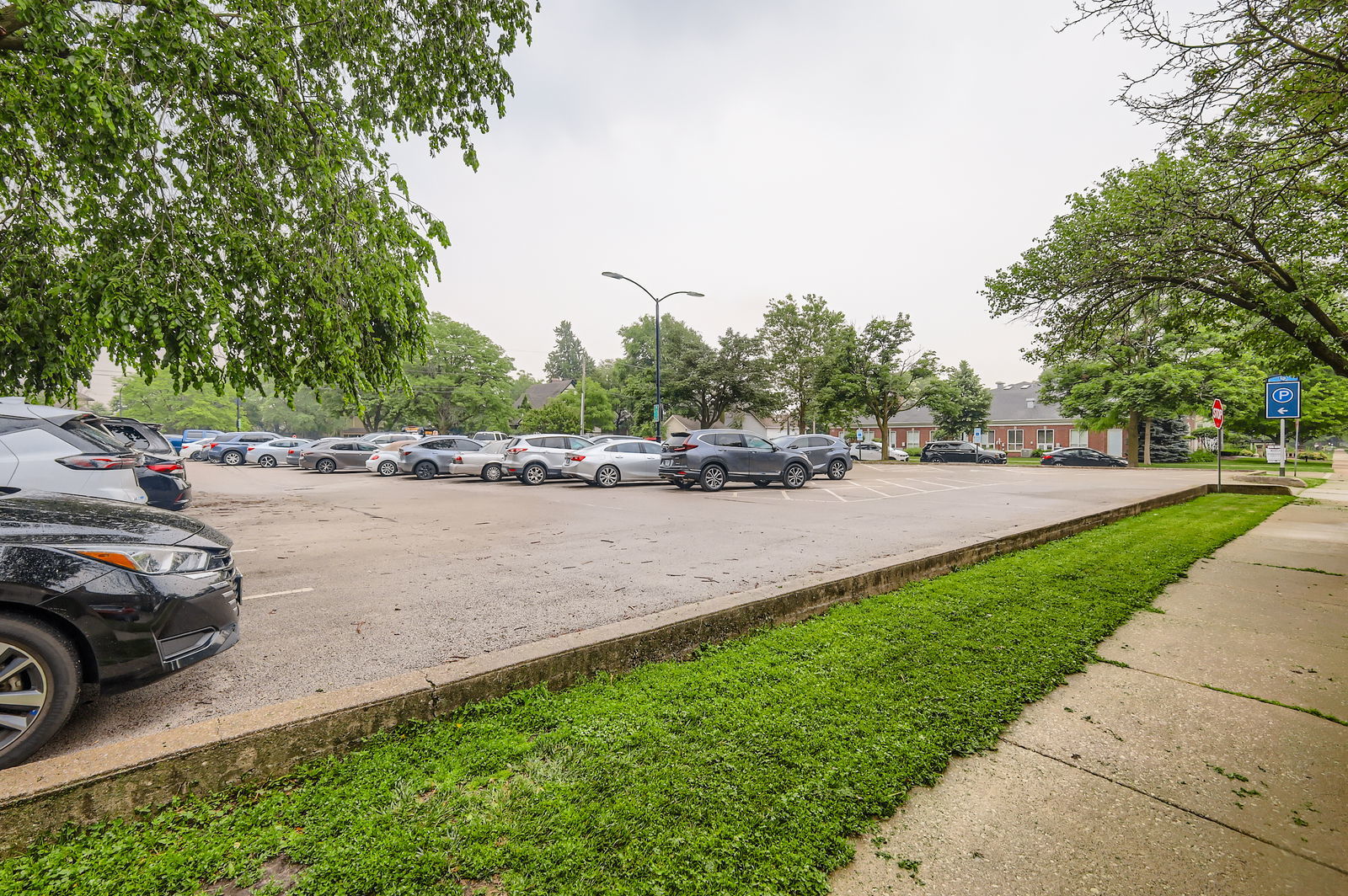 28 S 6th Avenue #1D, La Grange, IL 60525