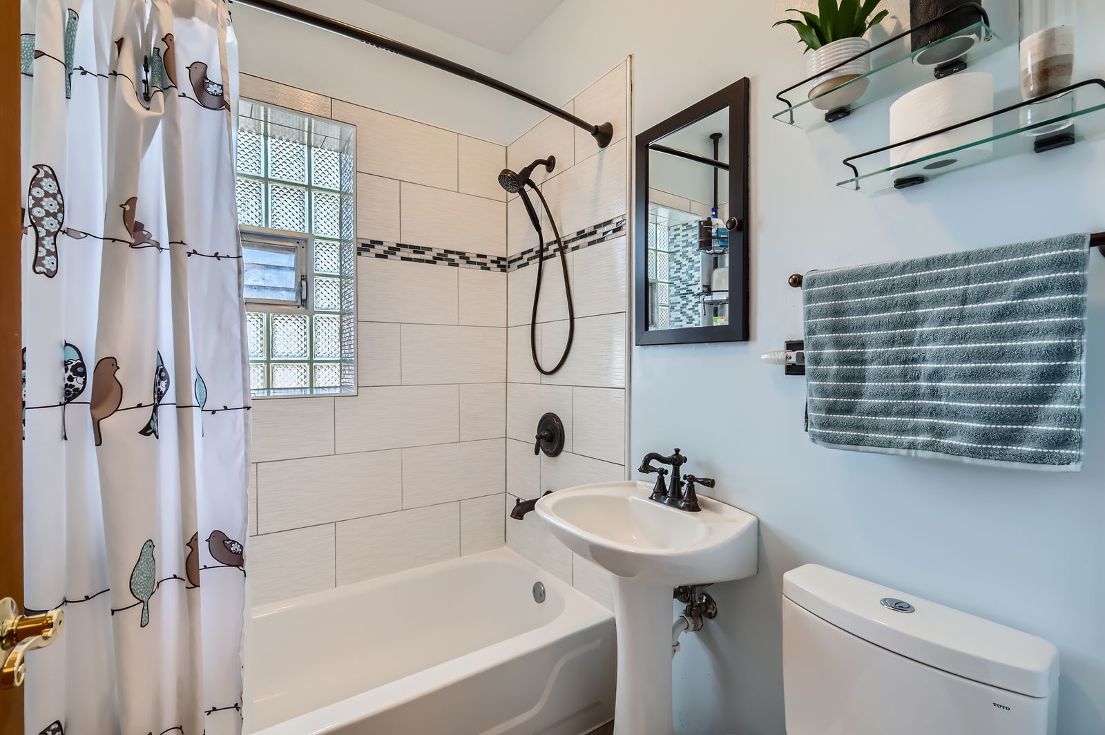 28 S 6th Avenue #1D, La Grange, IL 60525