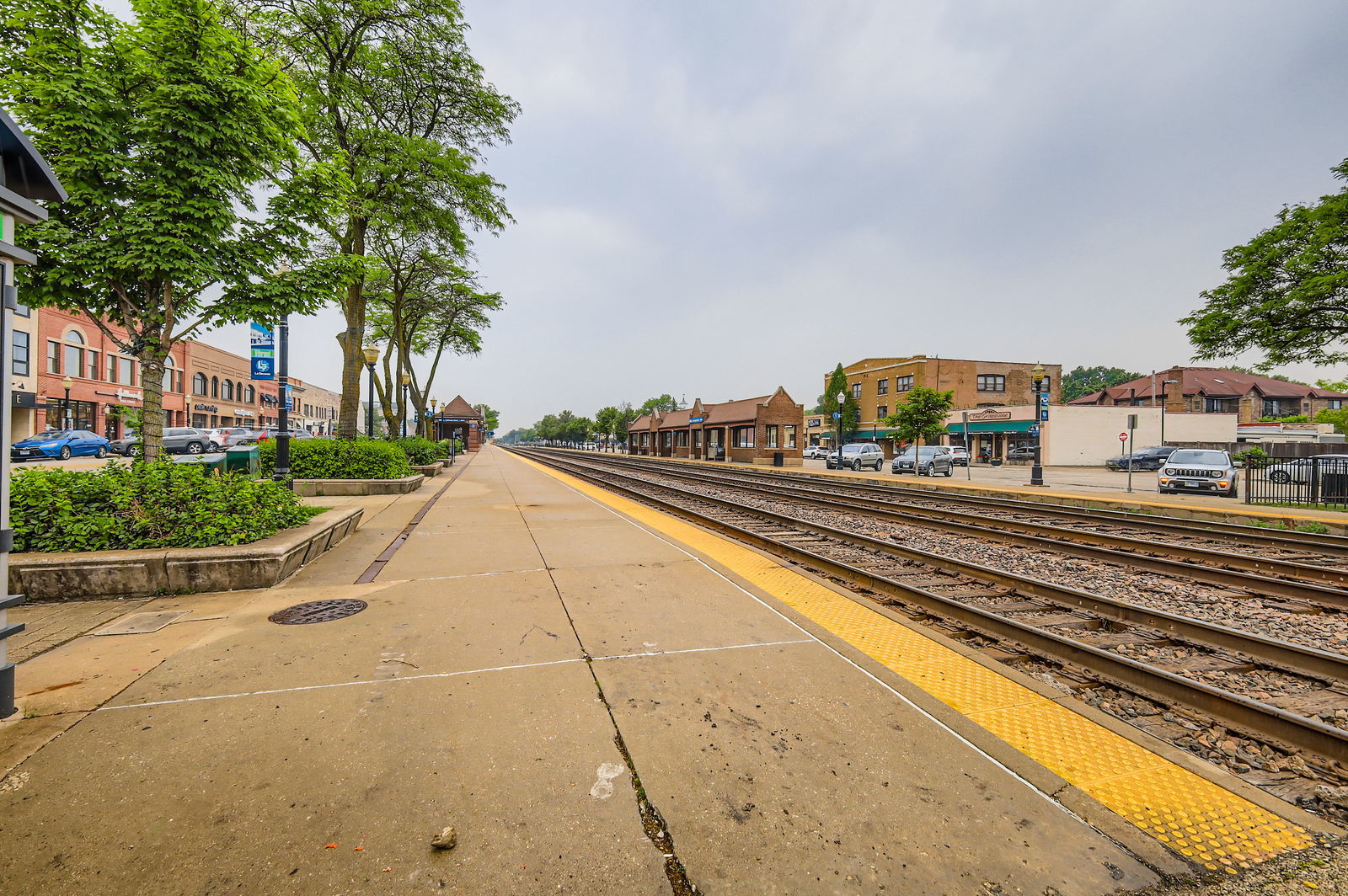 28 S 6th Avenue #1D, La Grange, IL 60525