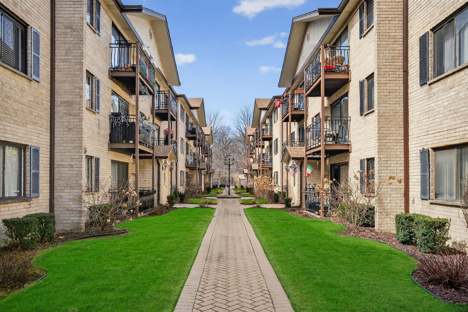 5143 N East River Road #355-D, Chicago, IL 60656