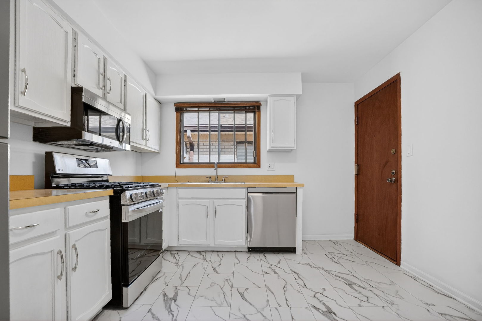 5143 N East River Road #355-D, Chicago, IL 60656