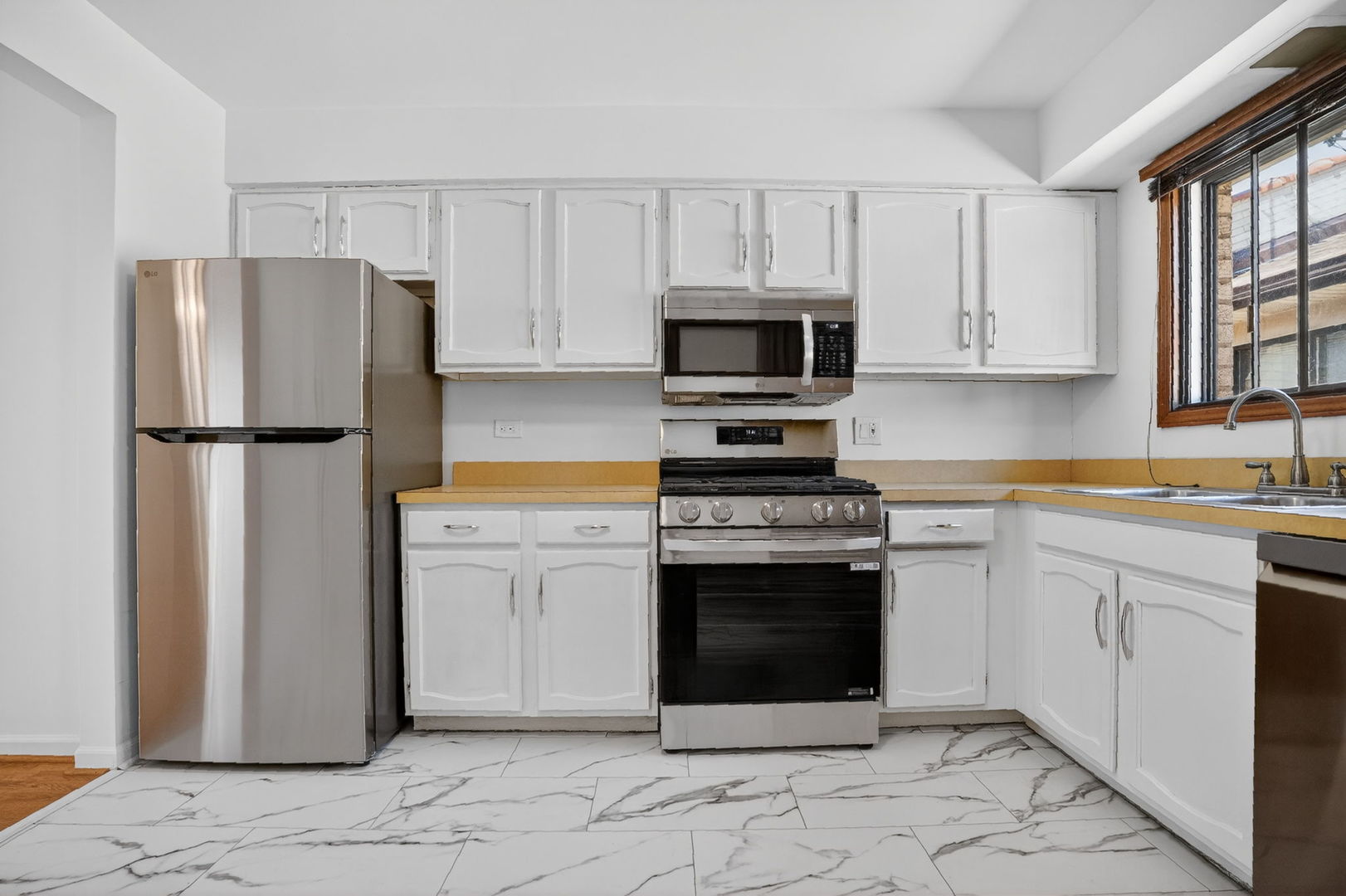 5143 N East River Road #355-D, Chicago, IL 60656