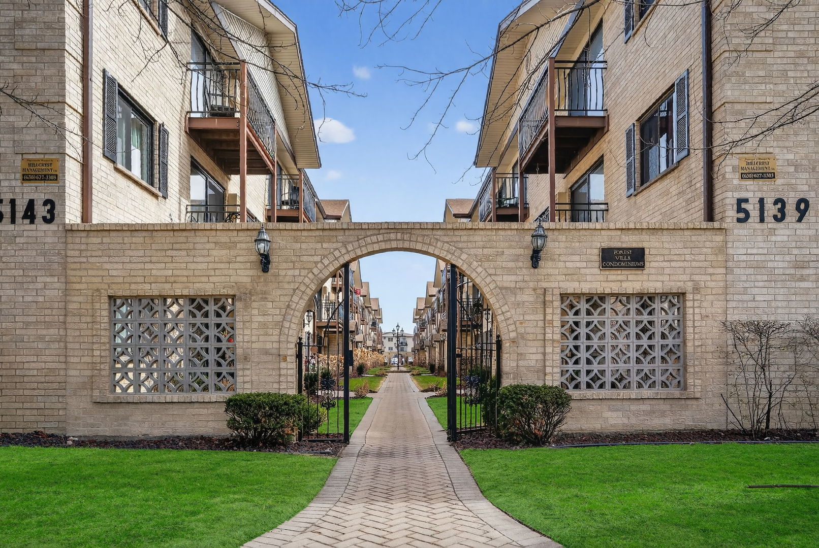 5143 N East River Road #355-D, Chicago, IL 60656