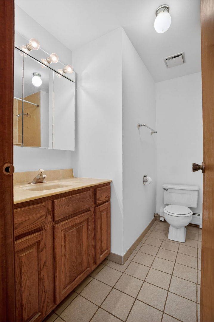 5143 N East River Road #355-D, Chicago, IL 60656