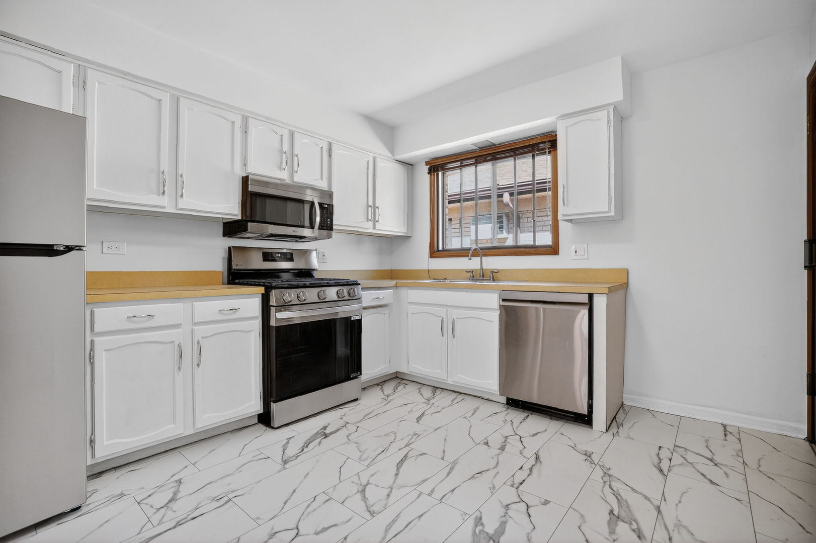 5143 N East River Road #355-D, Chicago, IL 60656