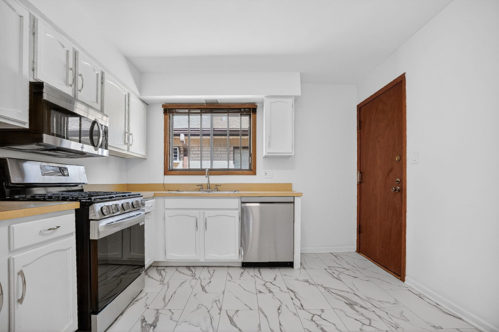 5143 N East River Road #355-D, Chicago, IL 60656