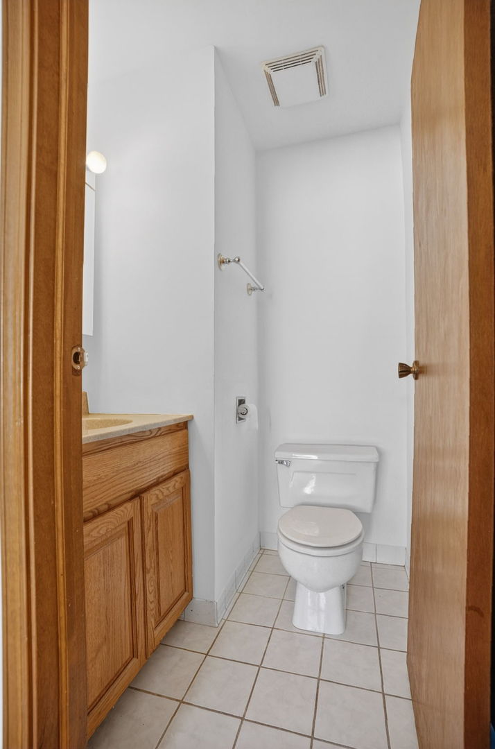 5143 N East River Road #355-D, Chicago, IL 60656