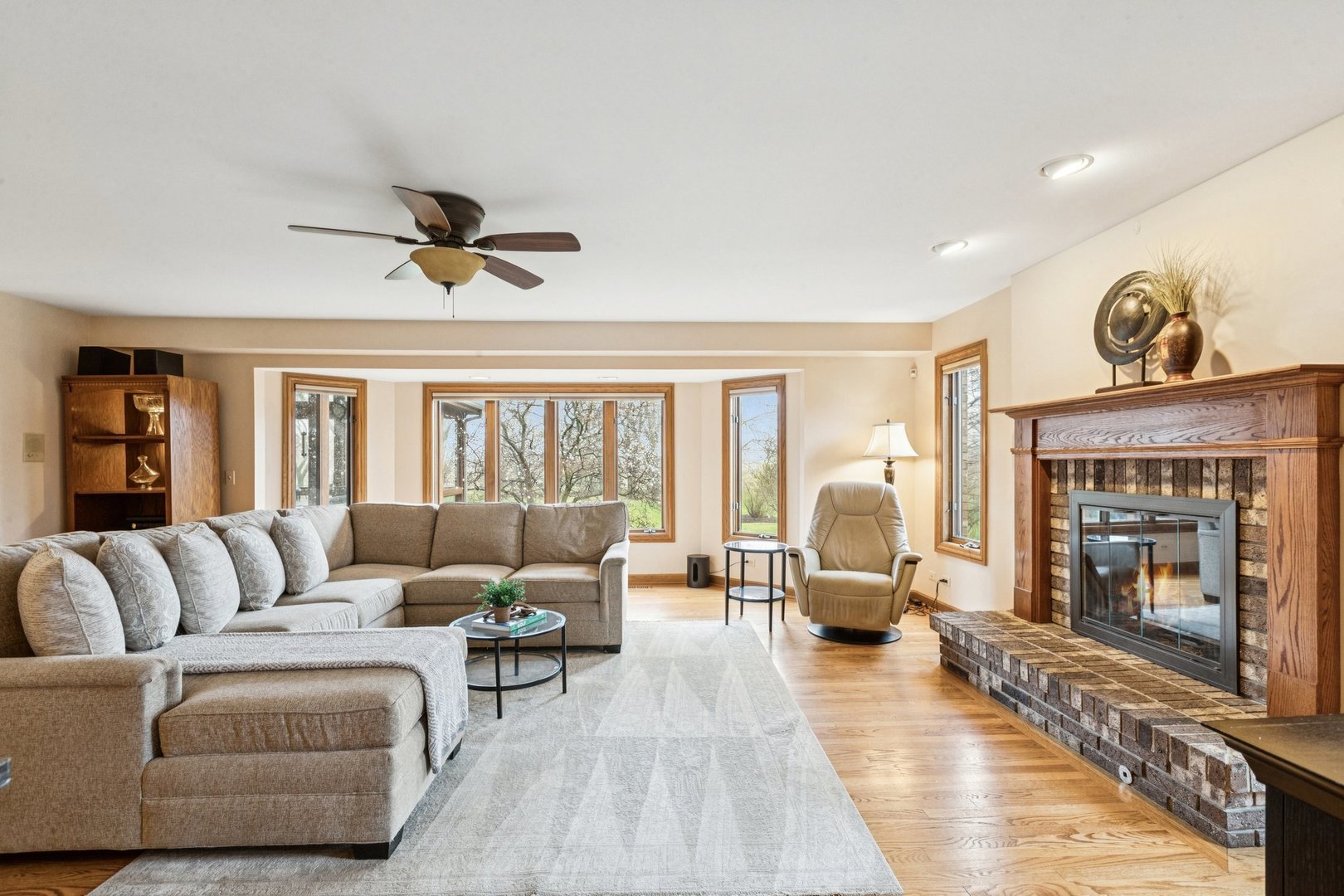 54 Gentry Drive, Hawthorn Woods, IL 60047