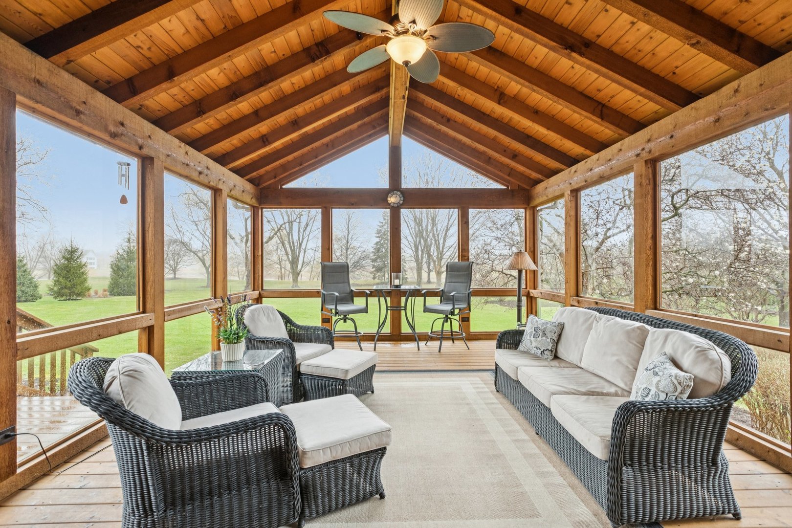 54 Gentry Drive, Hawthorn Woods, IL 60047