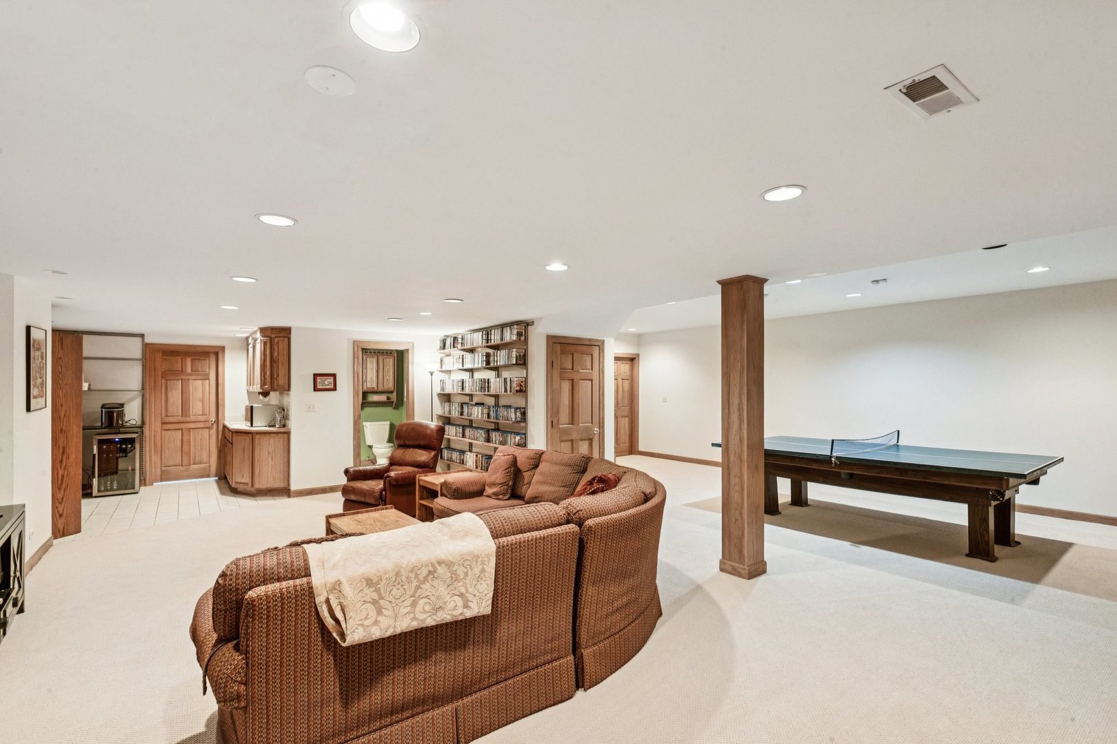 54 Gentry Drive, Hawthorn Woods, IL 60047