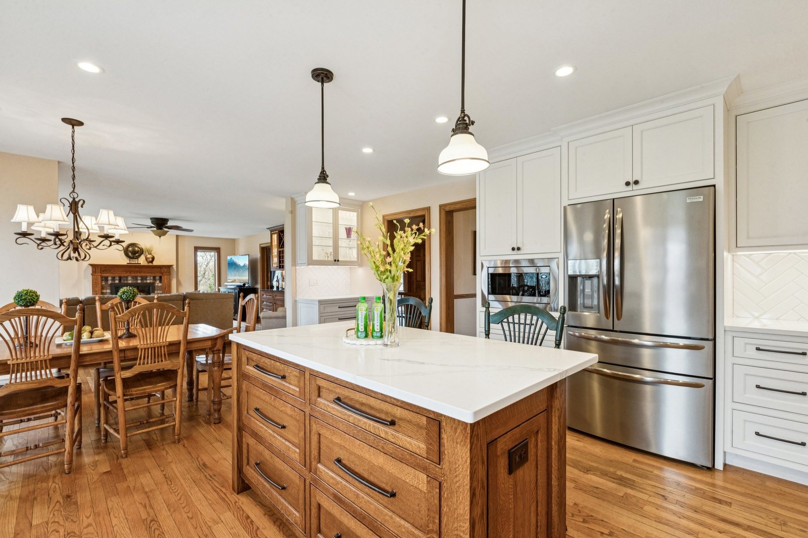 54 Gentry Drive, Hawthorn Woods, IL 60047