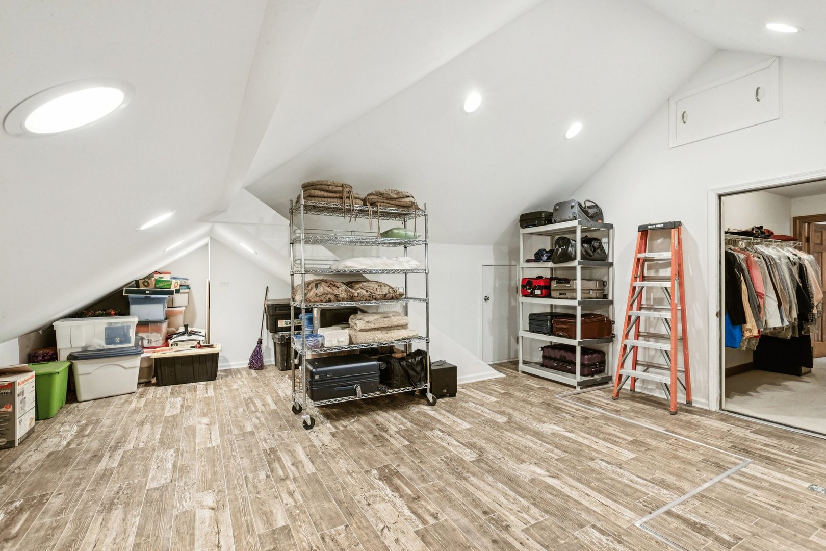 54 Gentry Drive, Hawthorn Woods, IL 60047