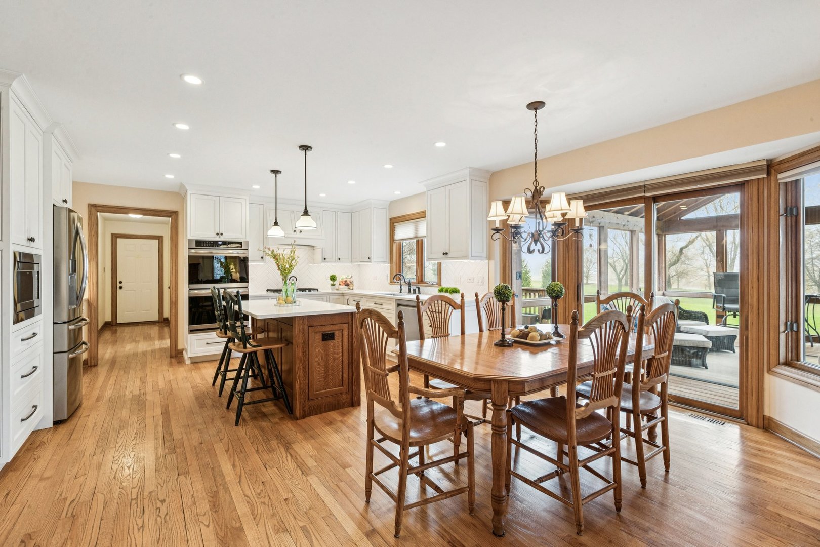 54 Gentry Drive, Hawthorn Woods, IL 60047