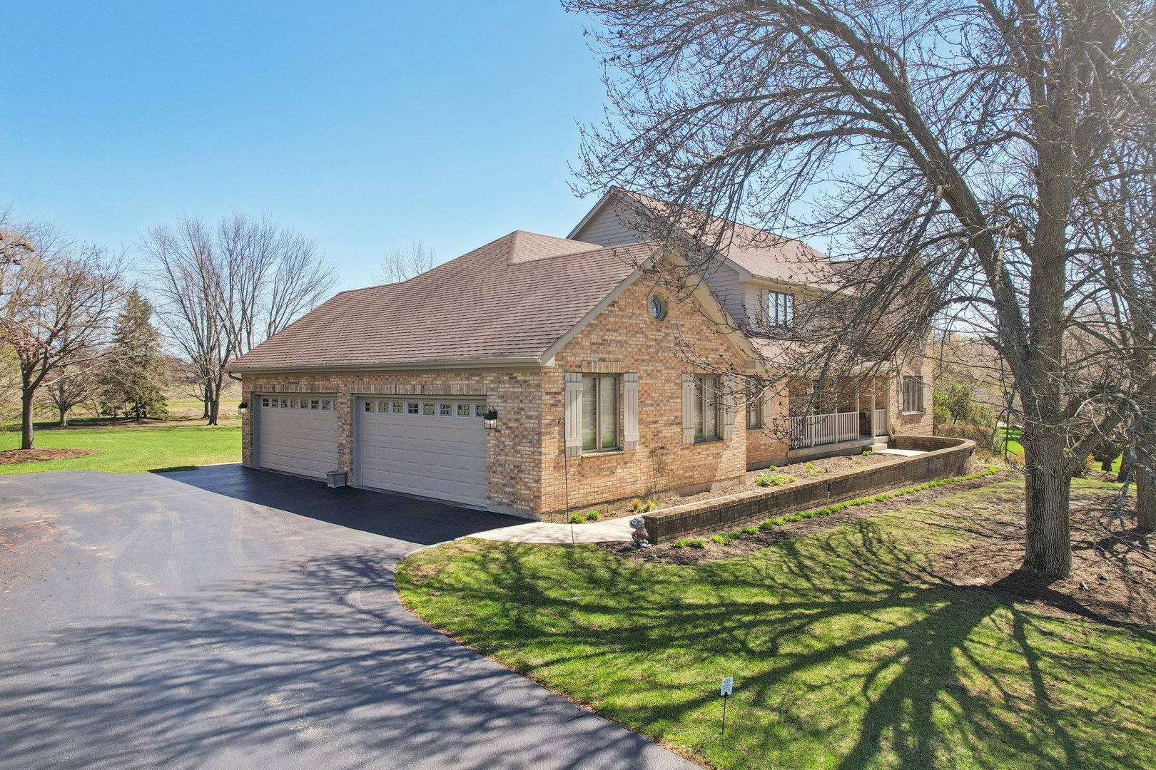 54 Gentry Drive, Hawthorn Woods, IL 60047