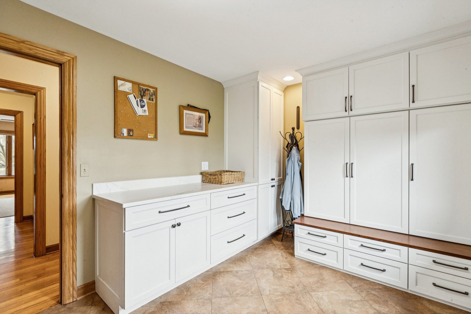 54 Gentry Drive, Hawthorn Woods, IL 60047