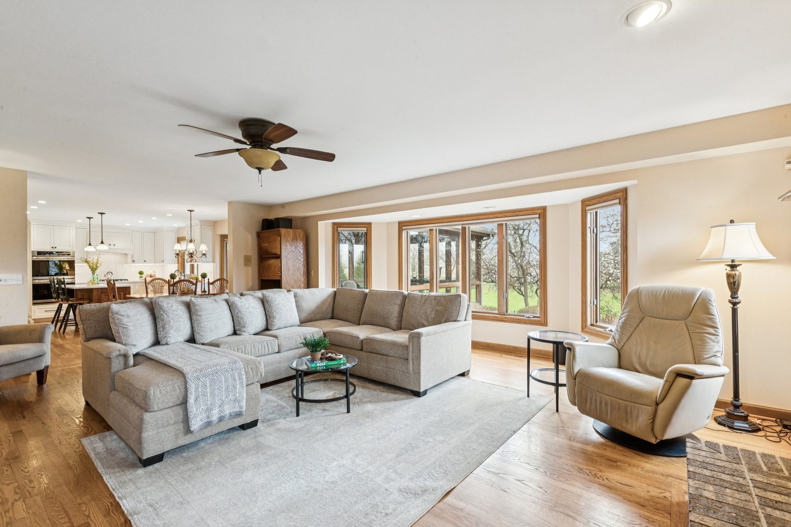 54 Gentry Drive, Hawthorn Woods, IL 60047