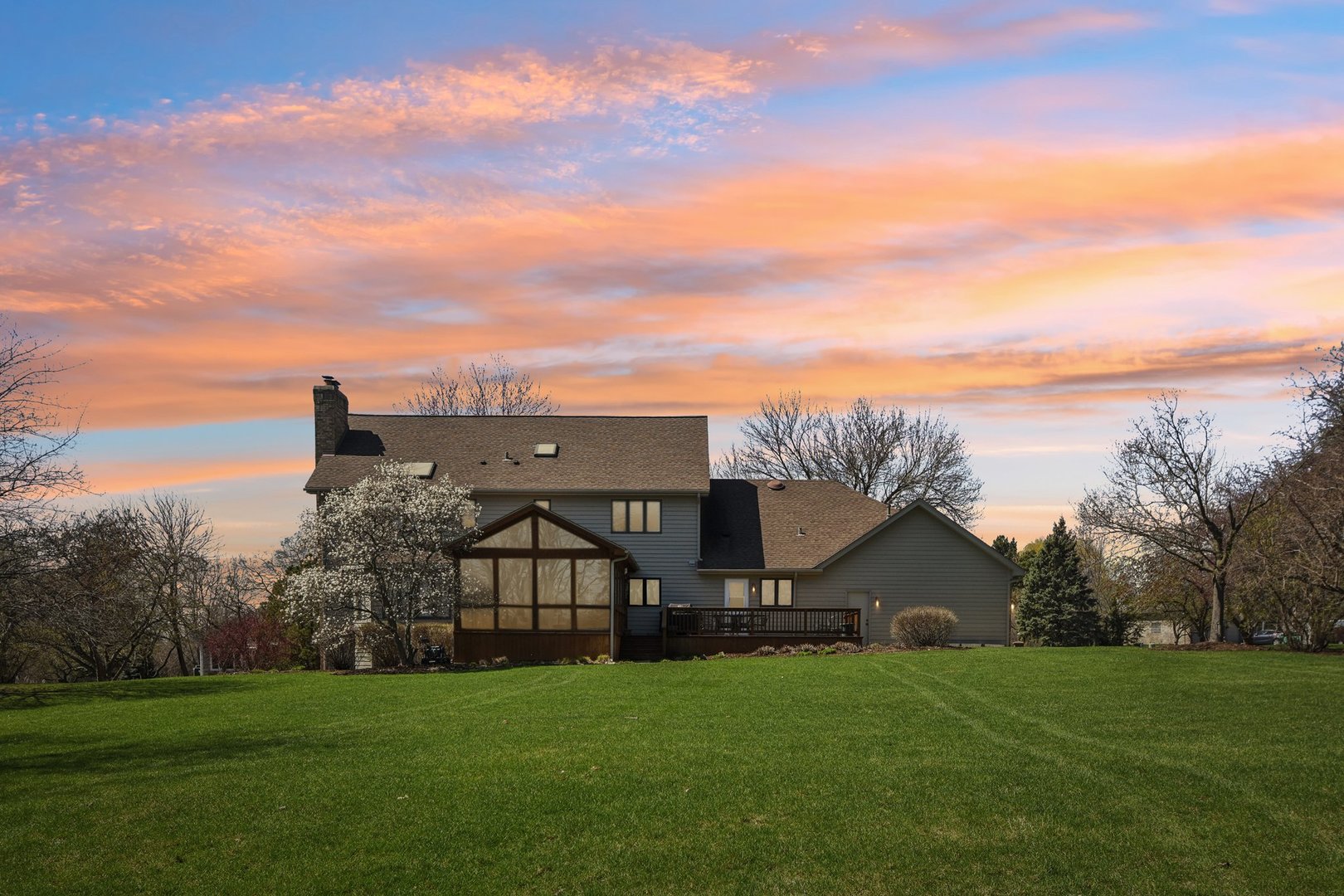 54 Gentry Drive, Hawthorn Woods, IL 60047