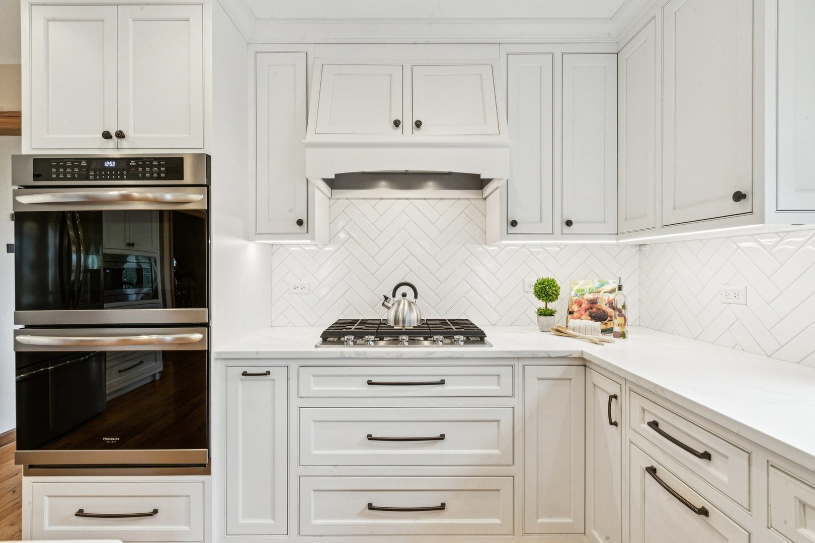 54 Gentry Drive, Hawthorn Woods, IL 60047