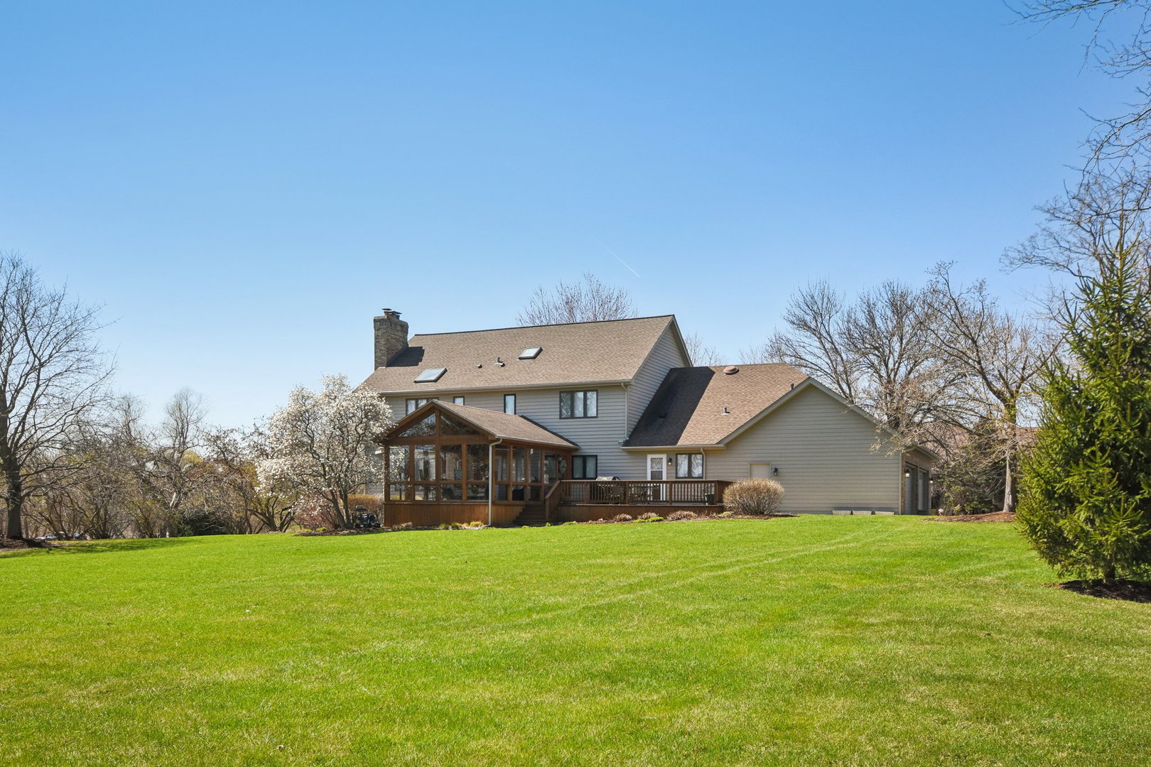 54 Gentry Drive, Hawthorn Woods, IL 60047