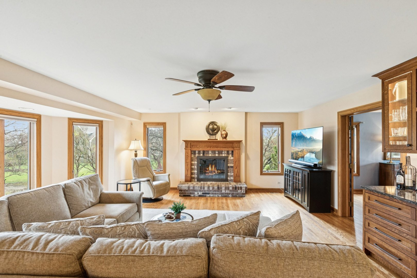 54 Gentry Drive, Hawthorn Woods, IL 60047