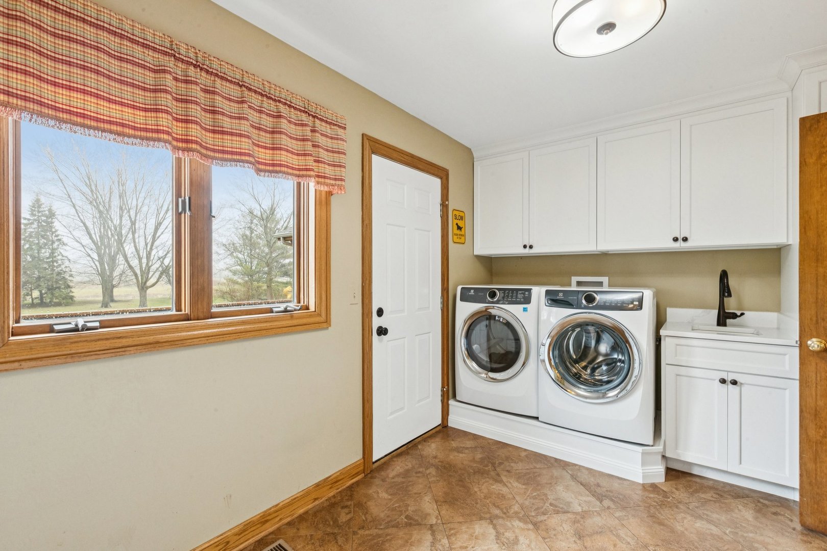 54 Gentry Drive, Hawthorn Woods, IL 60047